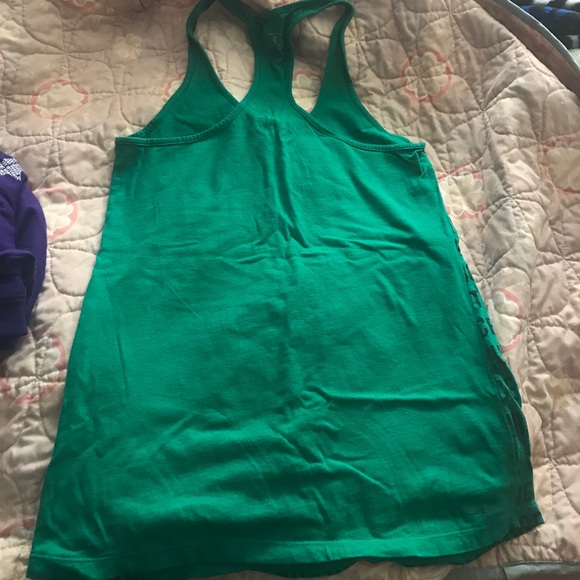 Under armour tank - Picture 2 of 3